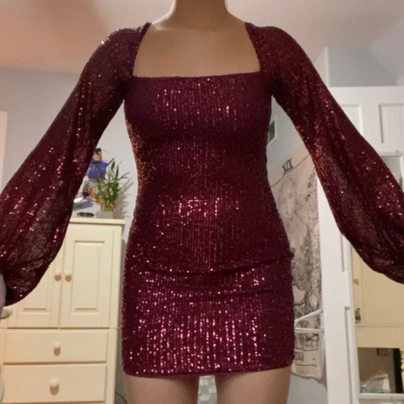 Dresses & Skirts - Red Sparkly Dress
